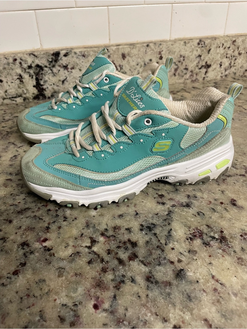 Skechers Women's Teal Walking D'Lites sneakers walking shoe size 8.5
